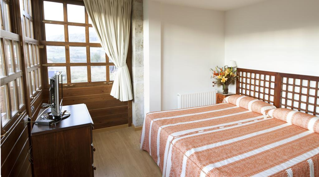 Hotel Casona Cuervo San Tirso de Candamo Exteriör bild