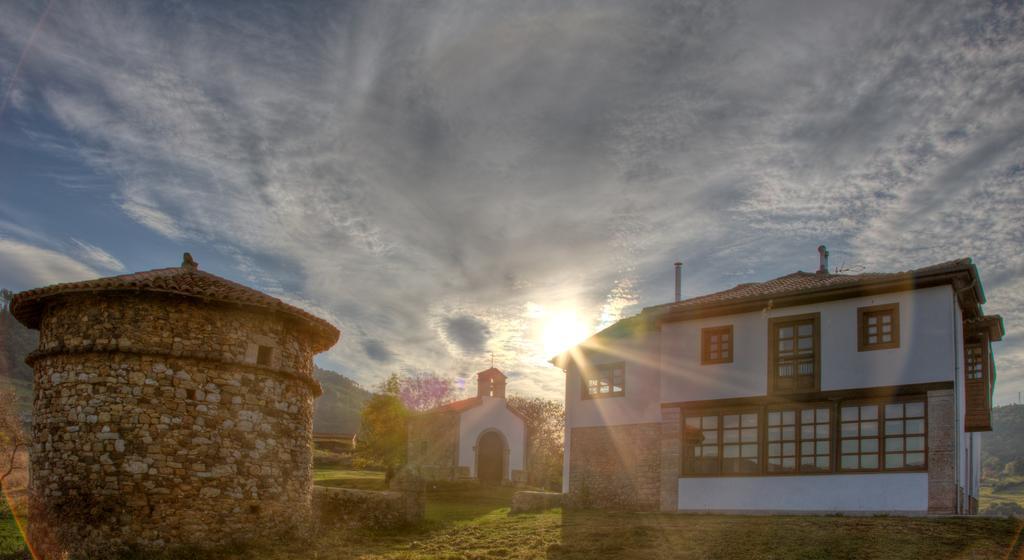 Hotel Casona Cuervo San Tirso de Candamo Exteriör bild