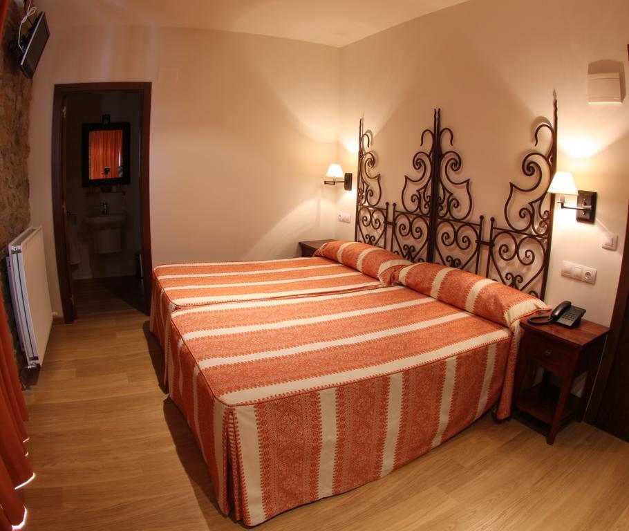 Hotel Casona Cuervo San Tirso de Candamo Exteriör bild